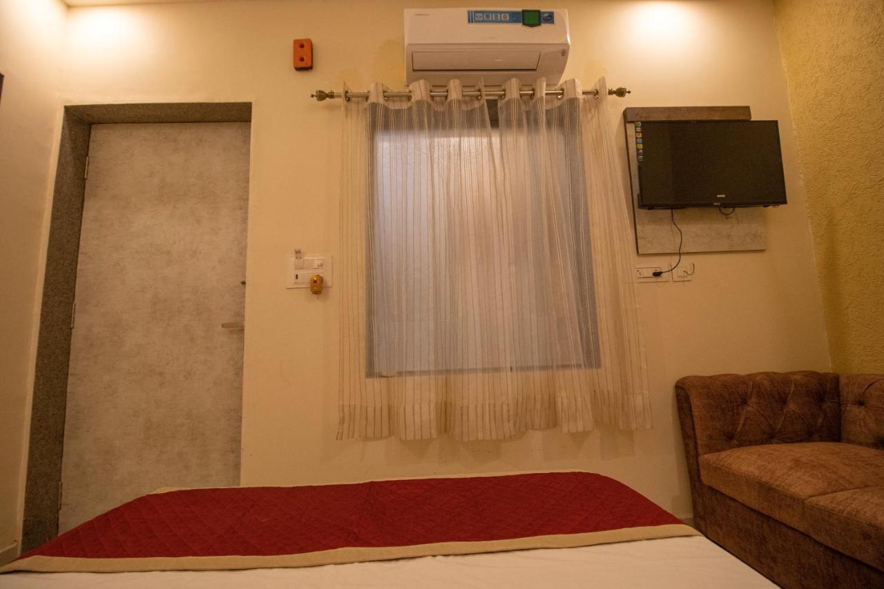 Hotel Aayat Palace Jaipur Ngoại thất bức ảnh